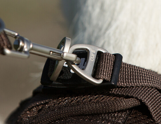 one-piece-safety-rings-harness-detail bruin